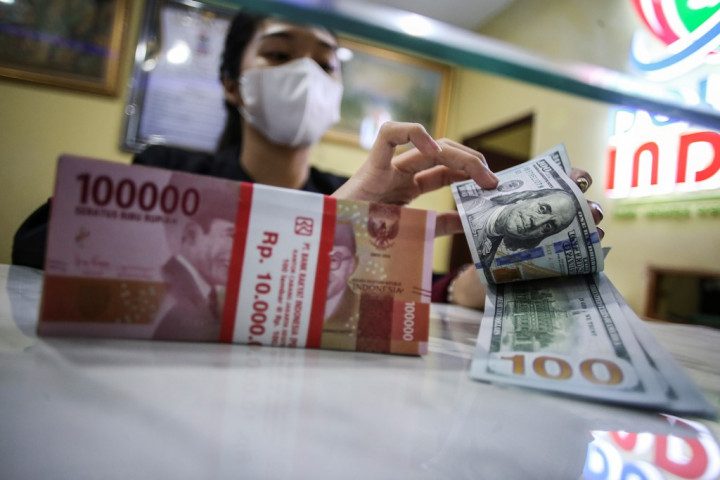 Pertumbuhan Ekonomi Dikerek ADB, Rupiah Malah <i>Ketikung</i> Dolar AS Pagi-pagi