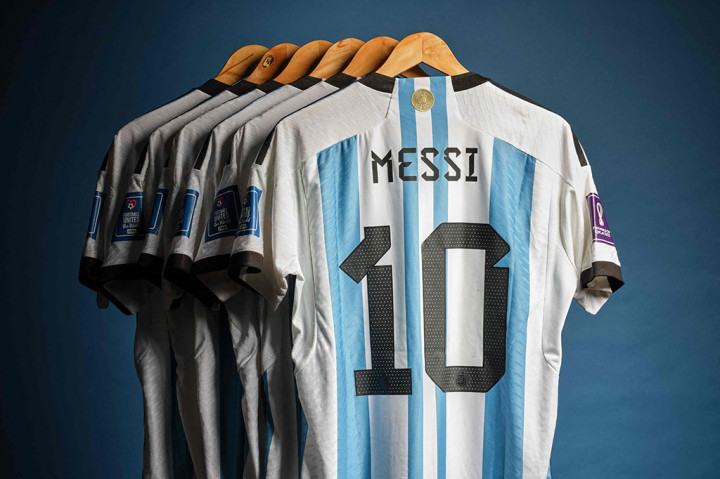 Wow! Jersey Piala Dunia Qatar Milik Messi Terjual Rp121 Miliar