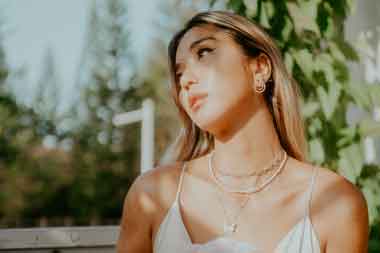 Talitha. Memeluk Pendengarnya lewat Musik