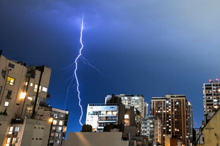 Badai Petir Terjang Kota Pesisir Argentina, 13 Orang Tewas