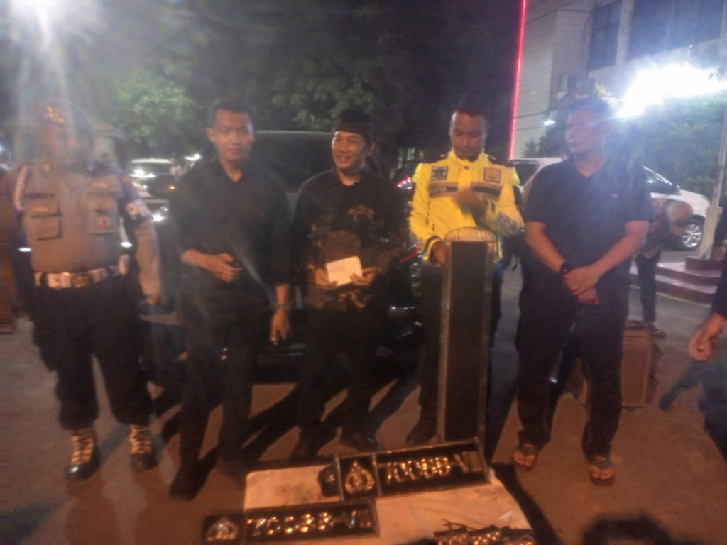 Viral! Caleg Diduga Kampanye Pakai Mobil Dinas Polri
