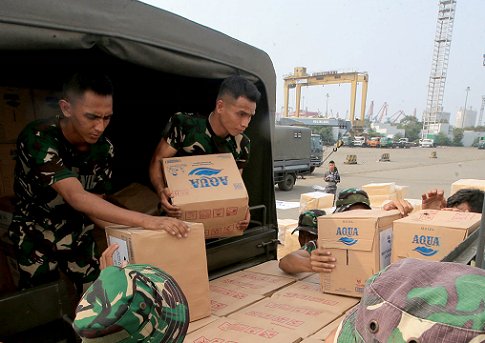 Gandeng LAZISNU dan TNI AL, Danone Indonesia Kirim Puluhan Ribu Botol Air Mineral ke Palestina