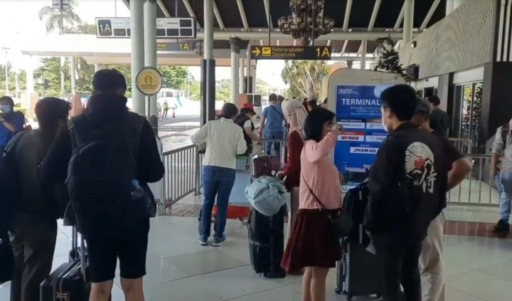 Ratusan Ribu Penumpang Memadati Bandara Soetta Menjelang Nataru