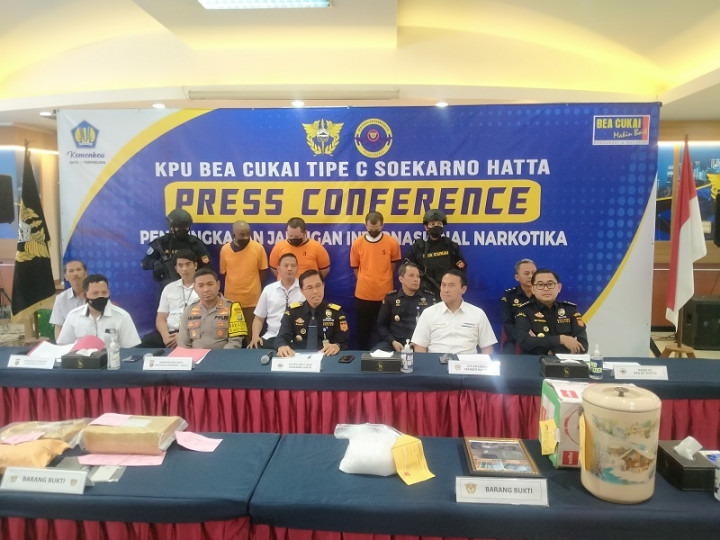 1,9 Kg Sabu Ditemukan dalam Termos Makanan Milik Warga India