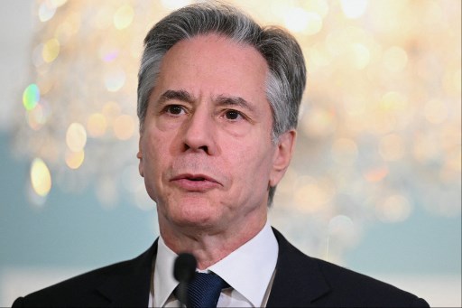 Ngadu ke Menlu Arab Saudi, Blinken Kutuk Tindakan Houthi di Laut Merah