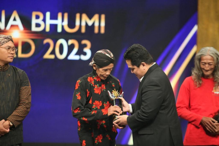 Pakai Lampu, Mantan TKI Ini Buat Hasil Panen Buah Naga Beromzet Rp50 Juta/Bulan