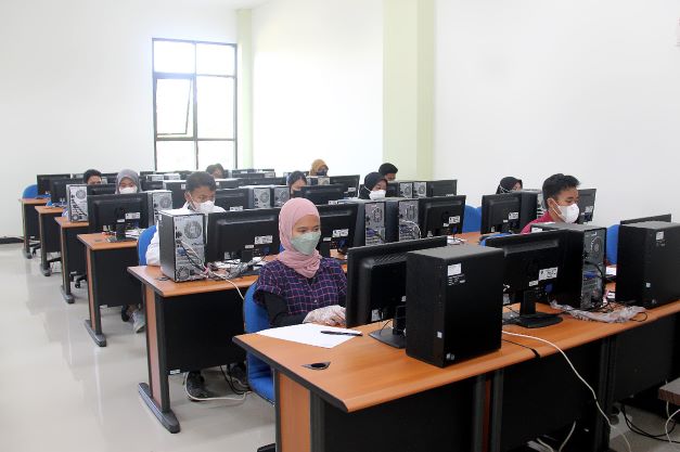 Pelaksanaan UTBK di UB. Foto: Daviq Umar