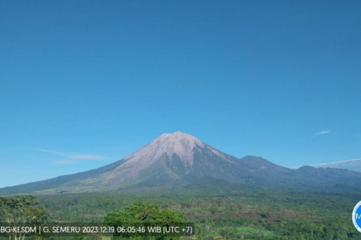 Gunung Semeru Erupsi