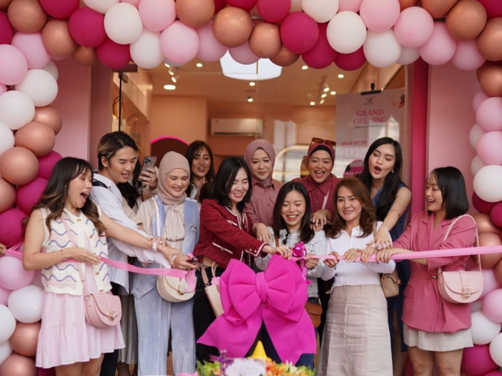 Buka Cabang Baru, Jims Honey Gaet Eriska Rein hingga Cut Meyriska