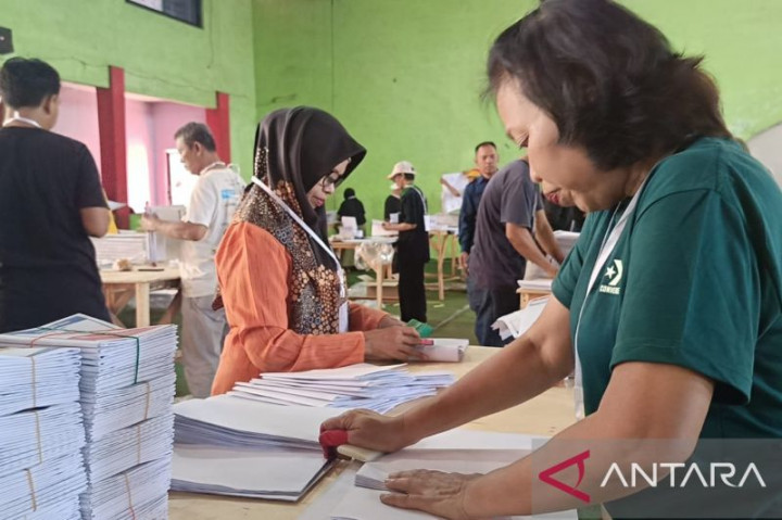 KPU Kota Serang Temukan Surat Suara Rusak Saat Penyortiran