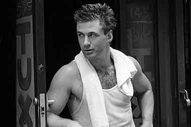 Aktor Alec Baldwin Adu Mulut dengan Pendukung Palestina