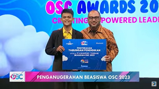 Berawal Coba-Coba, Yusri Jadi Awardee Terbaik OSC Medcom.id 2023 Terima Tabungan Pendidikan