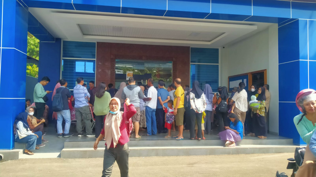 Nasabah Berbondong-bondong Tarik Simpanan di BPR Bank Jepara Artha