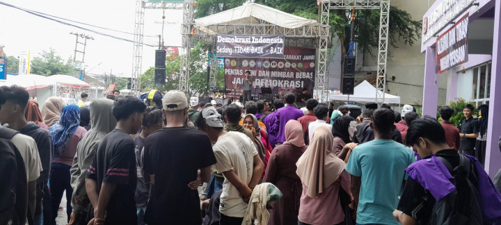 Ratusan Mahasiswa di Jambi Serukan Lawan Politik Dinasti dan Pelanggar HAM