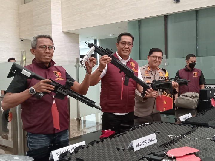 12 Senjata Ilegal Dito Mahendra Disita, Nilainya Ditaksir Rp3 Miliar