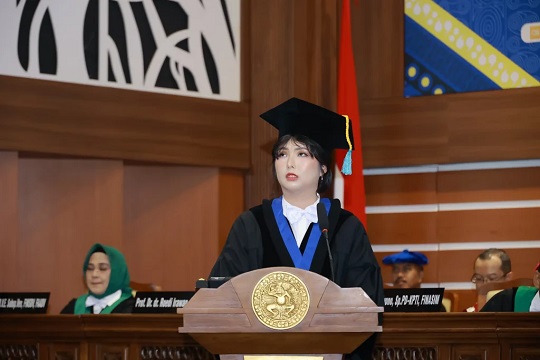 Guru Besar Kehormatan Unair Sekaligus Peneliti Vaksin AstraZeneca Paparkan Pentingnya Pengembangan Vaksin