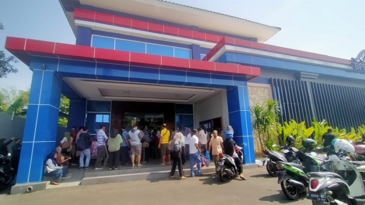 Bolak-balik Hendak Tarik Uang, Nasabah BJA Pulang dengan Tangan Hampa