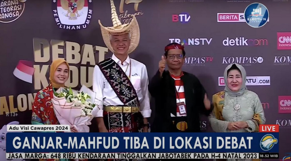 Debat Cawapres 2024, Ganjar Berbaju Adat Rote dan Mahfud MD Bergaya Madura