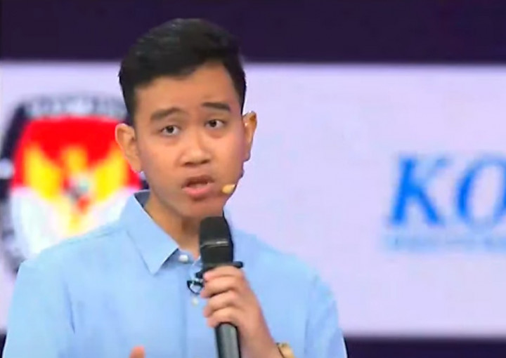 Refly Harun Duga Ada Suara Perempuan tak Terlihat yang Bisiki Gibran saat Debat