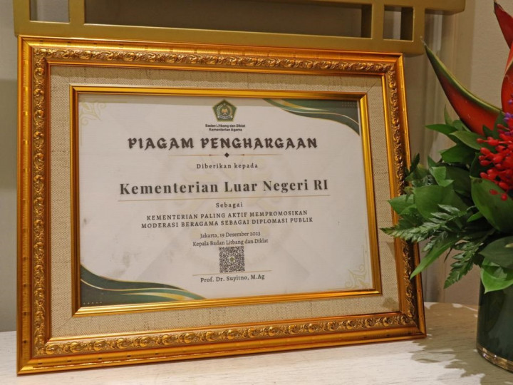 Kemenlu RI Raih Penghargaan Kementerian Paling Aktif Promosikan Moderasi Beragama