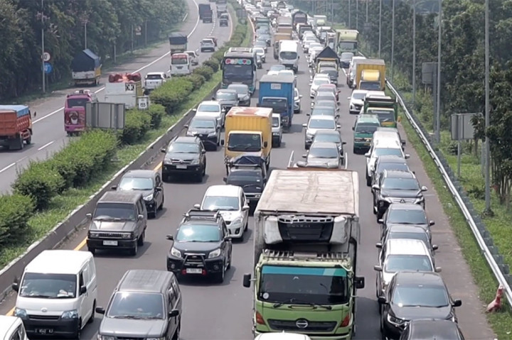 Kemacetan Panjang di Gerbang Tol Cileunyi menuju Jalur Selatan Nagreg