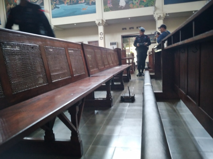 Sterilisasi Gereja di Kota Yogyakarta Gunakan Robot dan Manual