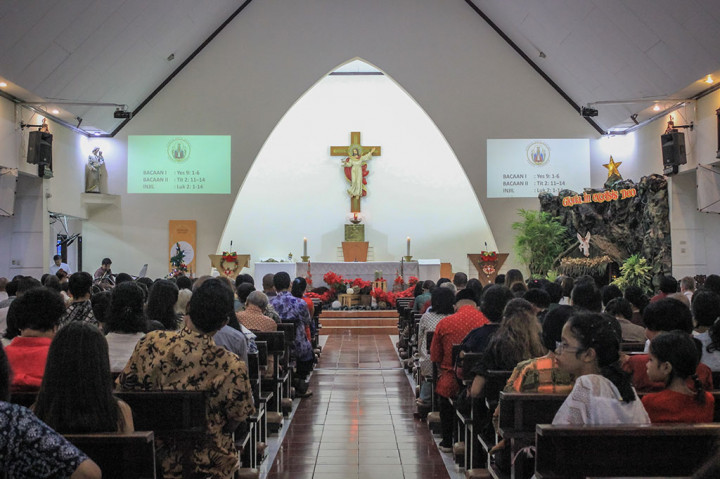 Momen Misa Malam Natal di Kapel Desa Putera Jagakarsa