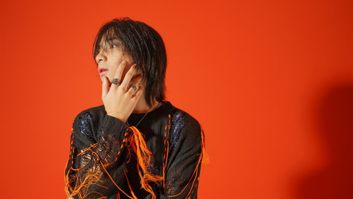 Diproduseri Gitaris d'Masiv, Weda Mauve Bicara tentang Adiksi di Lagu Terbaru