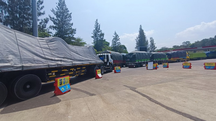Pemudik Keluhkan Truk Besar yang Masih Melintasi Tol