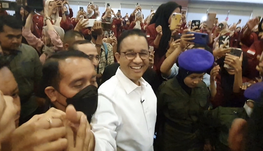 Anies Rayakan Malam Natal di Panti Asuhan St Thomas: Tempat Belajar yang Baik