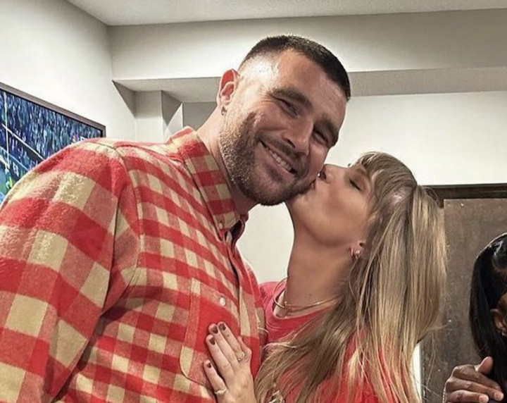 Taylor Swift Ajak Keluarga Nonton Travis Kelce Tanding Saat Perayaan Natal