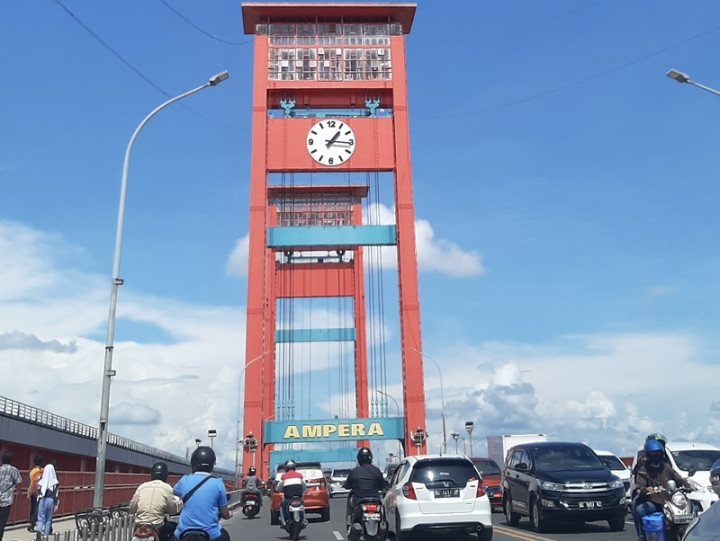 Jembatan Ampera Ditutup Saat Malam Tahun Baru