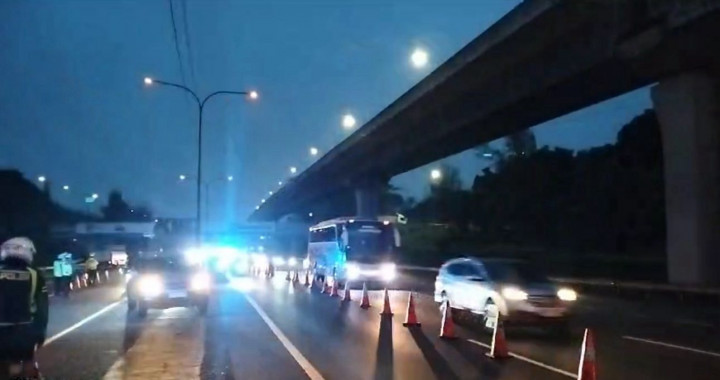 Polisi Berlakukan <i>Contraflow</i> Tol Japek Arah Jakarta