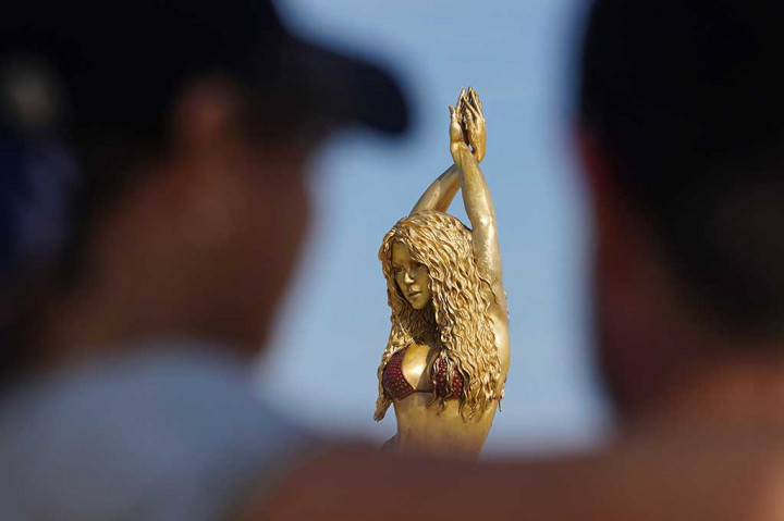 Melihat Patung Shakira di Kota Kelahirannya