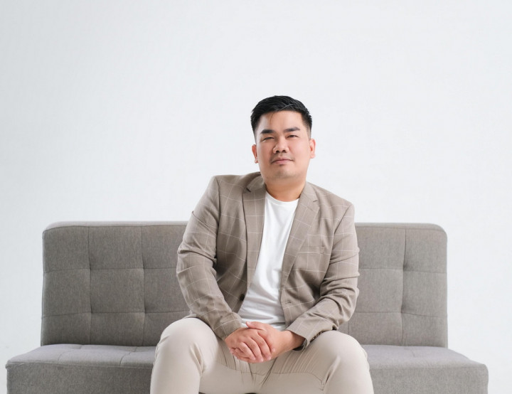 Jogi Simanjuntak Tertantang Nyanyikan Lagu Henny Hartono