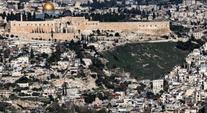 Nodai Pemakaman di Kompleks Al-Aqsa, Pemukim Israel Gantung Kepala Keledai