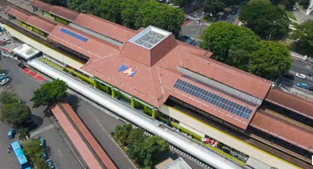 Stasiun Pasarsenen menjadi stasiun terbesar yang mencapai 88,0 kWp di antara 39 stasiun lagi. Dok. Ist. 