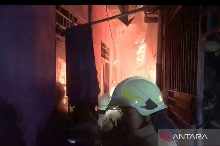 3 Rumah di Pulogadung Ludes Terbakar