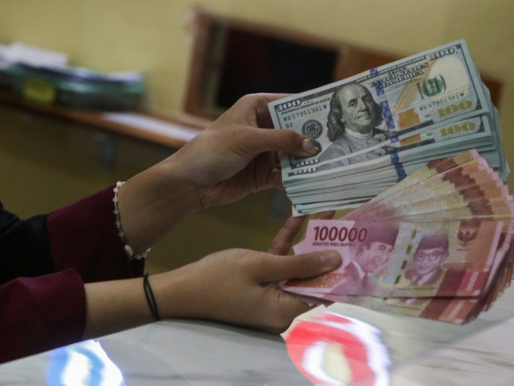 Sukses Ganyang Dolar AS, Rupiah Akhir Tahun Ini Ditutup Bersinar
