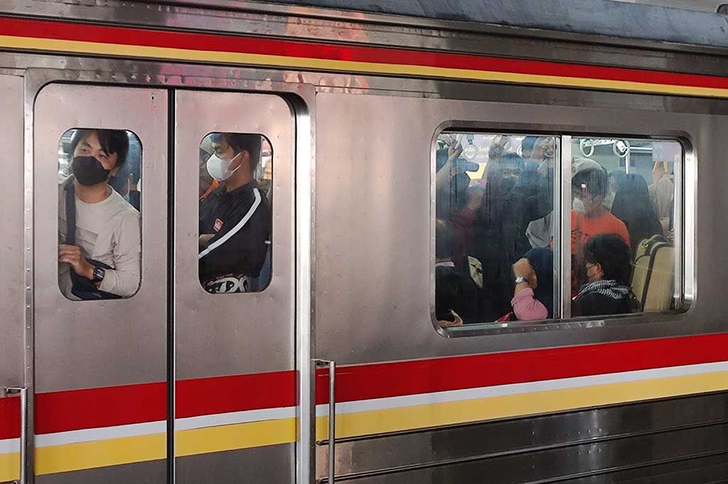 KRL Beroperasi hingga Pukul 03.00 WIB saat Tahun Baru, Pengguna Dilarang Menginap di Stasiun