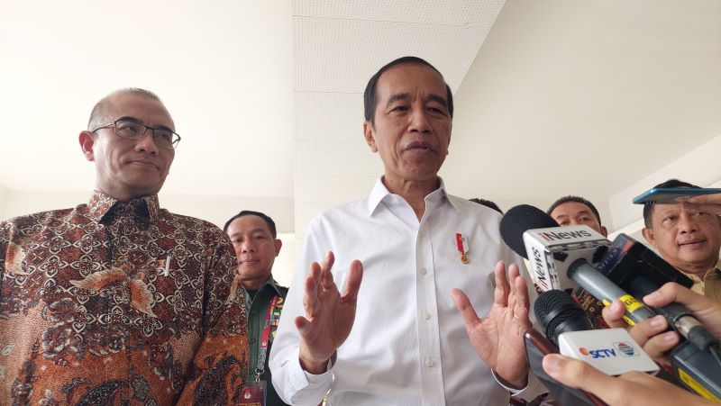 Jokowi Mengaku Tak Tahu Firli Diberhentikan Secara Hormat atau Tidak