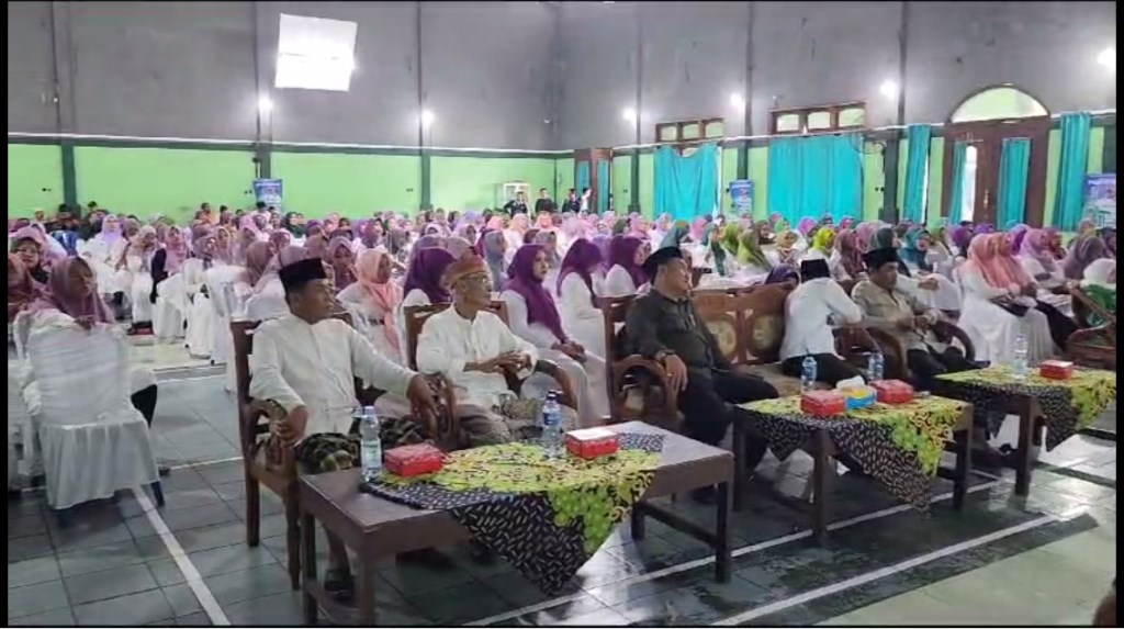 <i>Emak-emak </i>Pendukung Amin Sosialisasikan Anti-Politik Uang di Bali