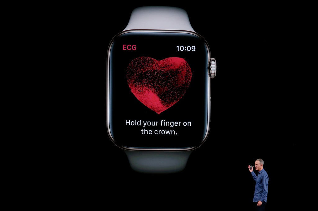 Tim Cook menanggapi dua email pengguna Apple Watch yang membagikan kisah penyelamatan hidup berkat perangkat itu.