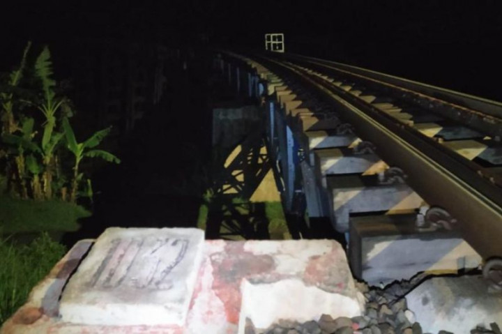 Perjalanan 13 Kereta Api Sempat Dihentikan saat Gempa Guncang Sumedang