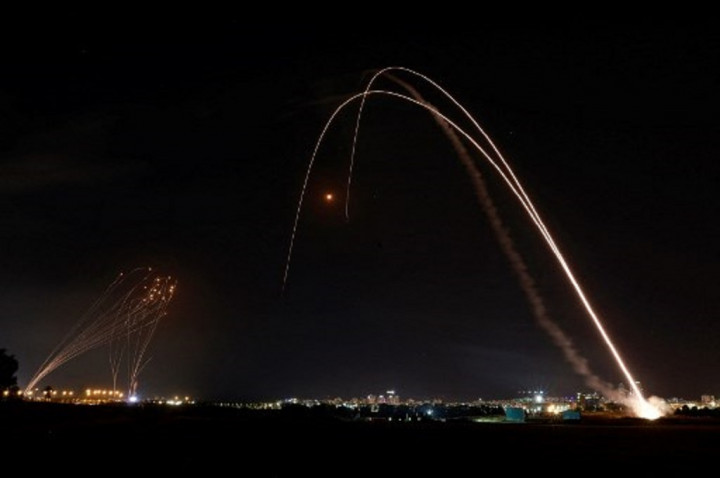 Hamas Luncurkan Rentetan Roket ke Tel Aviv dan Beberapa Kota Israel