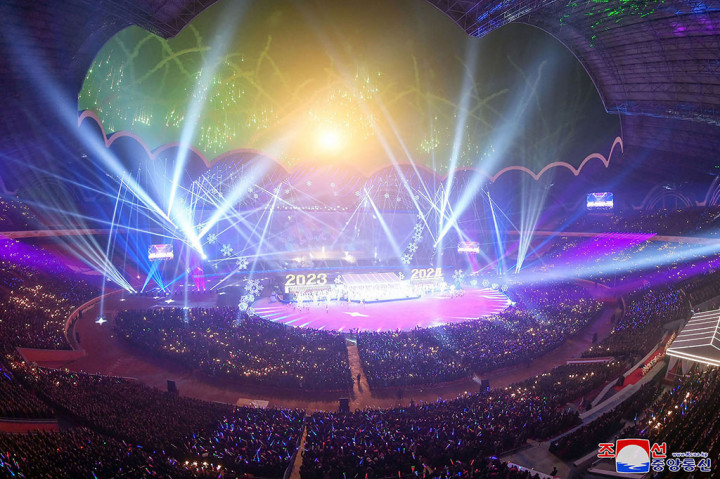 Kim Jong Un Rayakan Malam Tahun Baru Bareng Istri dan Anak