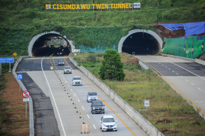 Terowongan Tol Cisumdawu. Foto: Antara/Raisan Al Farisi.