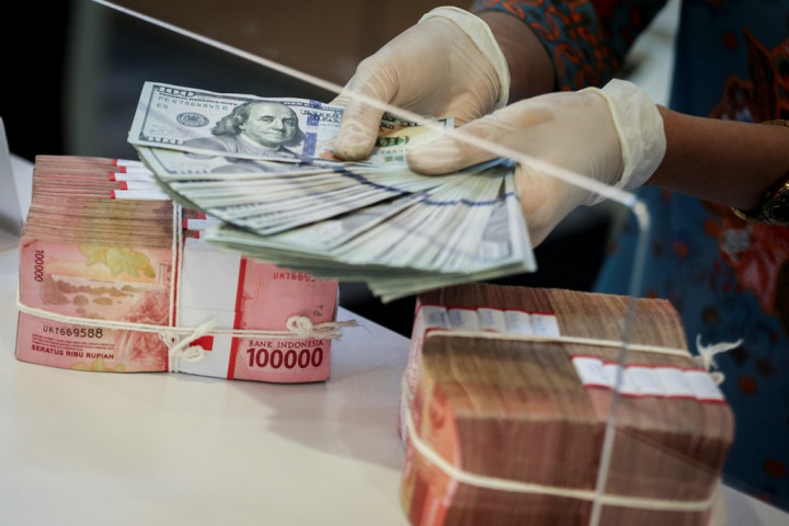 <i>Duh</i>! Rupiah di Awal 2024 Langsung <i>Nyungsep</i>