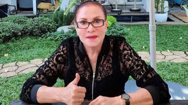 Nasib Mpok Atiek Kini Jualan Cincau hingga Idap Tumor Usus