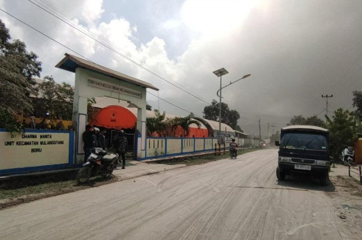 Abu Vulkanik Gunung Lewotobi Berbahaya Bagi Keselamatan Penerbangan